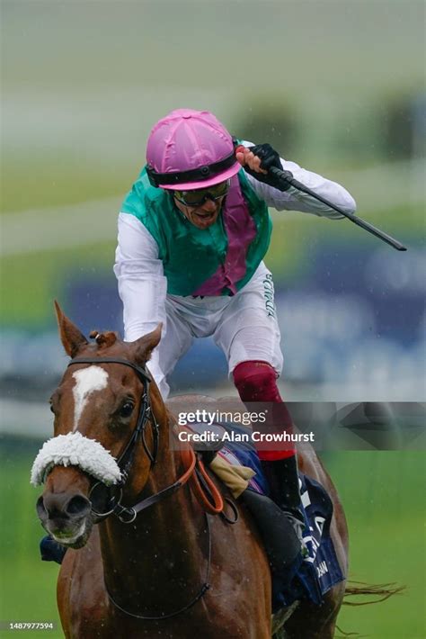 2000 guineas stakes|2,000 Guineas: Frankie Dettori wins on Chaldean at Newmarket.